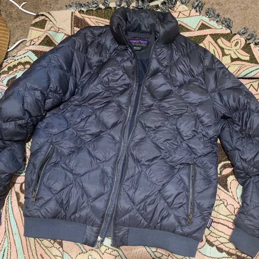 Large women’s navy blue Patagonia Puffy Jacket